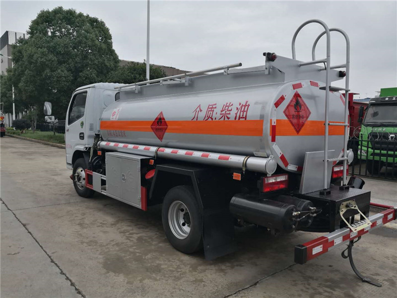 東風(fēng)多利卡4.5方國(guó)六加油車